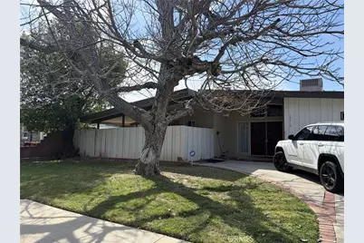 19516 Blythe, Reseda, CA 91335 - Photo 1