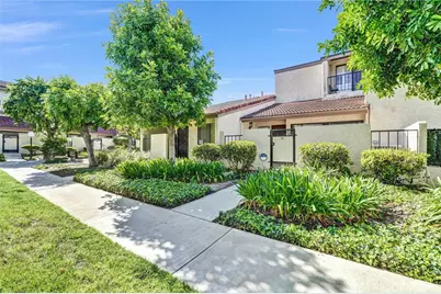18136 Oxnard Street #40, Tarzana, CA 91356 - Photo 1