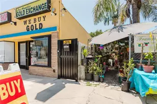 10550 1/4 W Victory Blvd, North Hollywood, CA 91606 - Photo 1