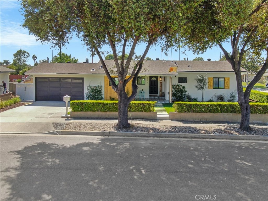 2302 E Lakeside Ave, Orange, CA 92867 MLS SW22217410 Coldwell Banker