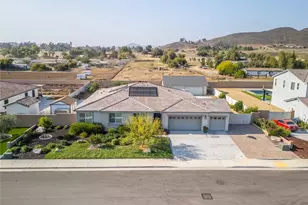 31120 Briar Rose Dr, Winchester, CA 92596 - Photo 1