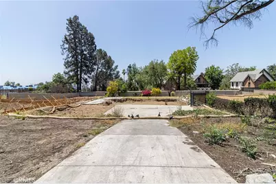 660 E Pine Street, Altadena, CA 91001 - Photo 1