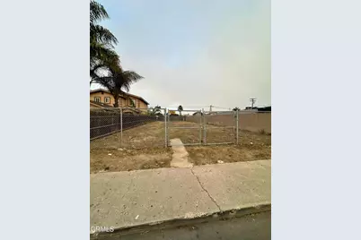124 N Hayes Avenue, Oxnard, CA 93033 - Photo 1