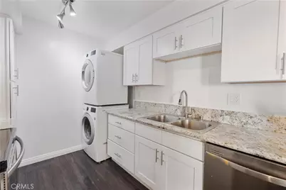 433 S Manhattan Place #209, Los Angeles, CA 90020 - Photo 1