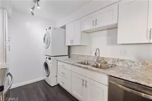433 S Manhattan Pl, Los Angeles, CA 90020 - Photo 1