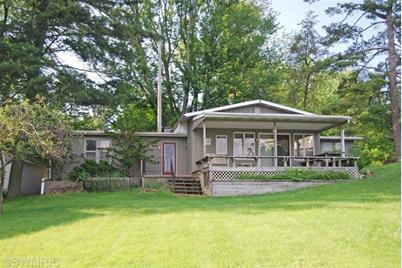 20 W Duck Lake Drive Gobles Mi 49055