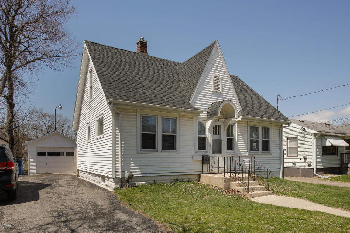 1213 Woodward Ave Kalamazoo Mi 49007 Mls 18017184 Coldwell Banker