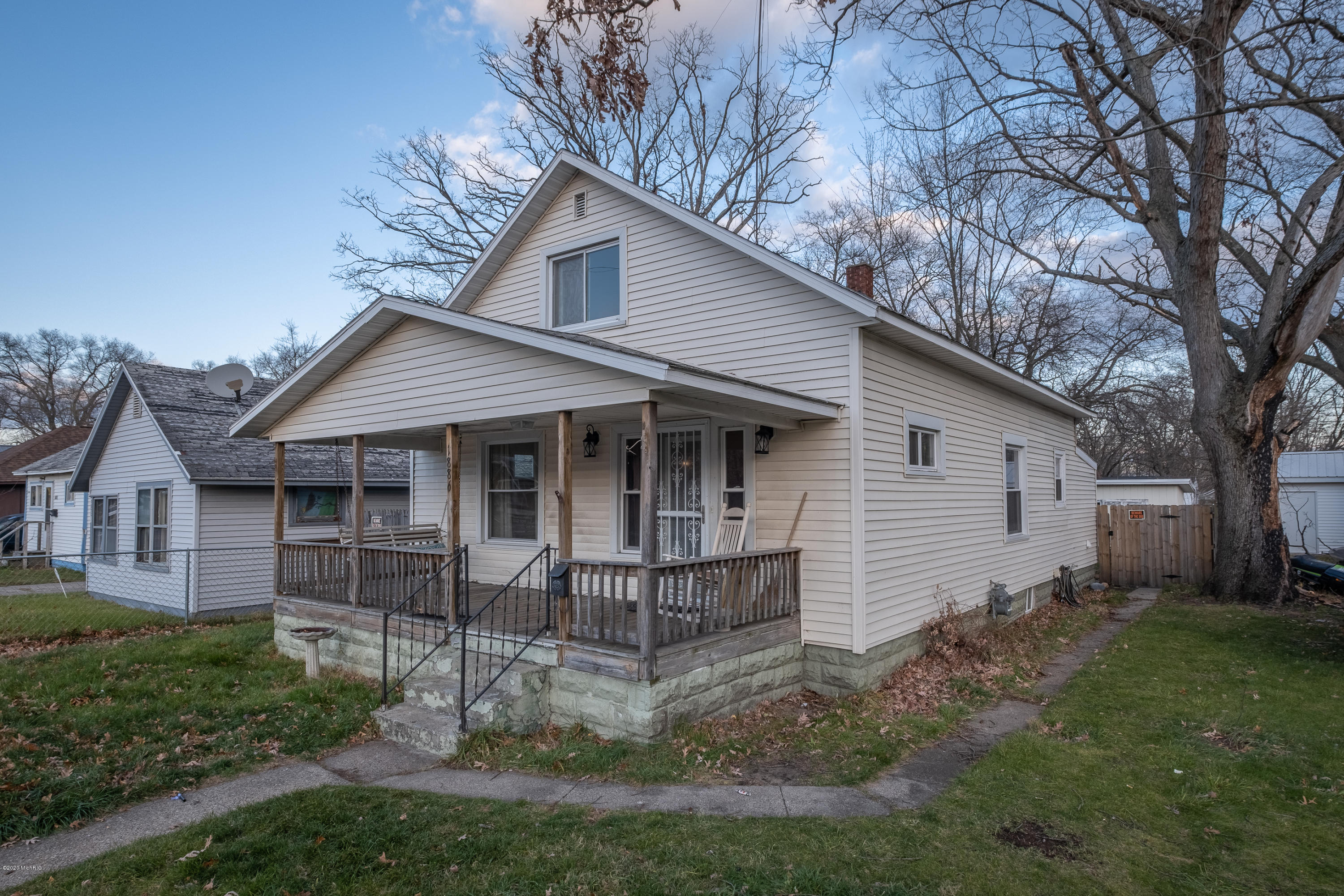 1886 S Getty St, Muskegon, MI 49442 - MLS 20049003 - Coldwell Banker