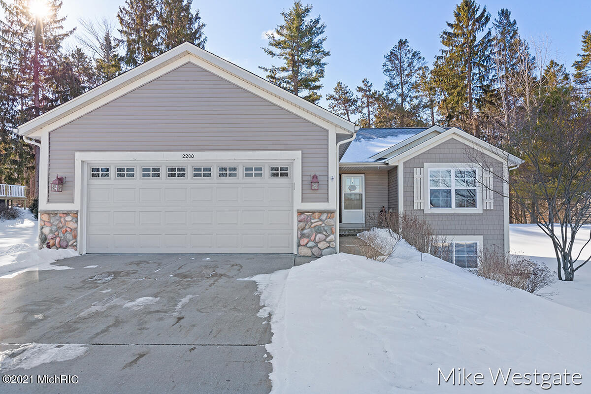 2200 Quarter Horse Dr, Cedar Springs, MI 49319 MLS 21004070