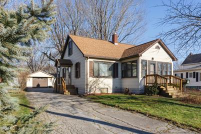 806 N Elm Street - Photo 1