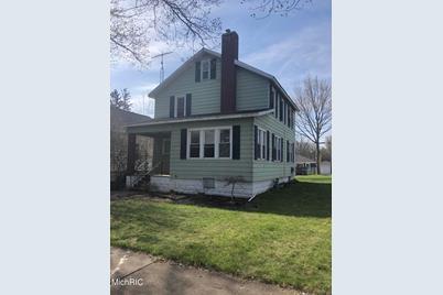 912 Lewis Avenue - Photo 1