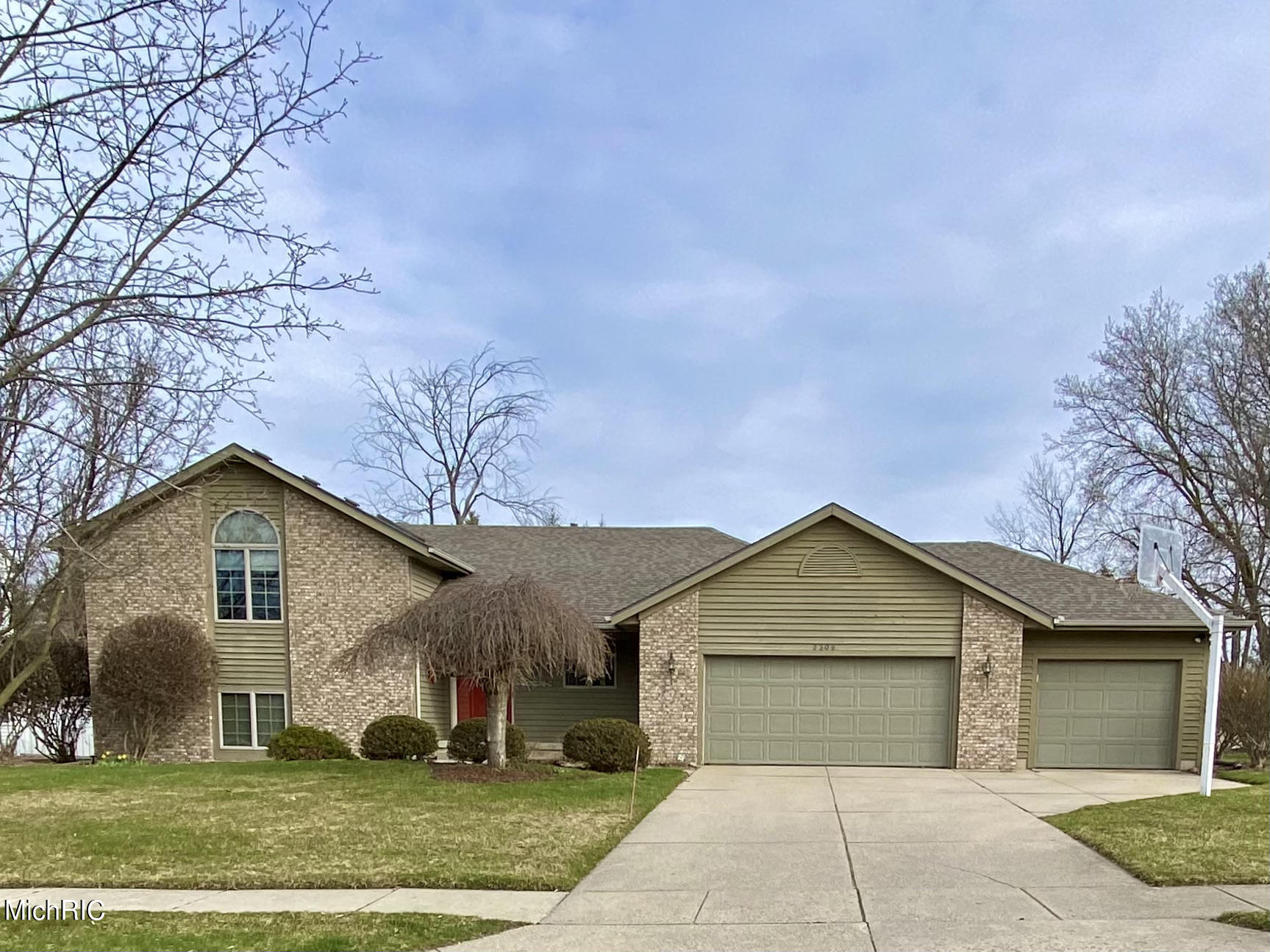 2309 Birnam Woods Dr, Grand Rapids, MI 49505 MLS 21011458 Coldwell