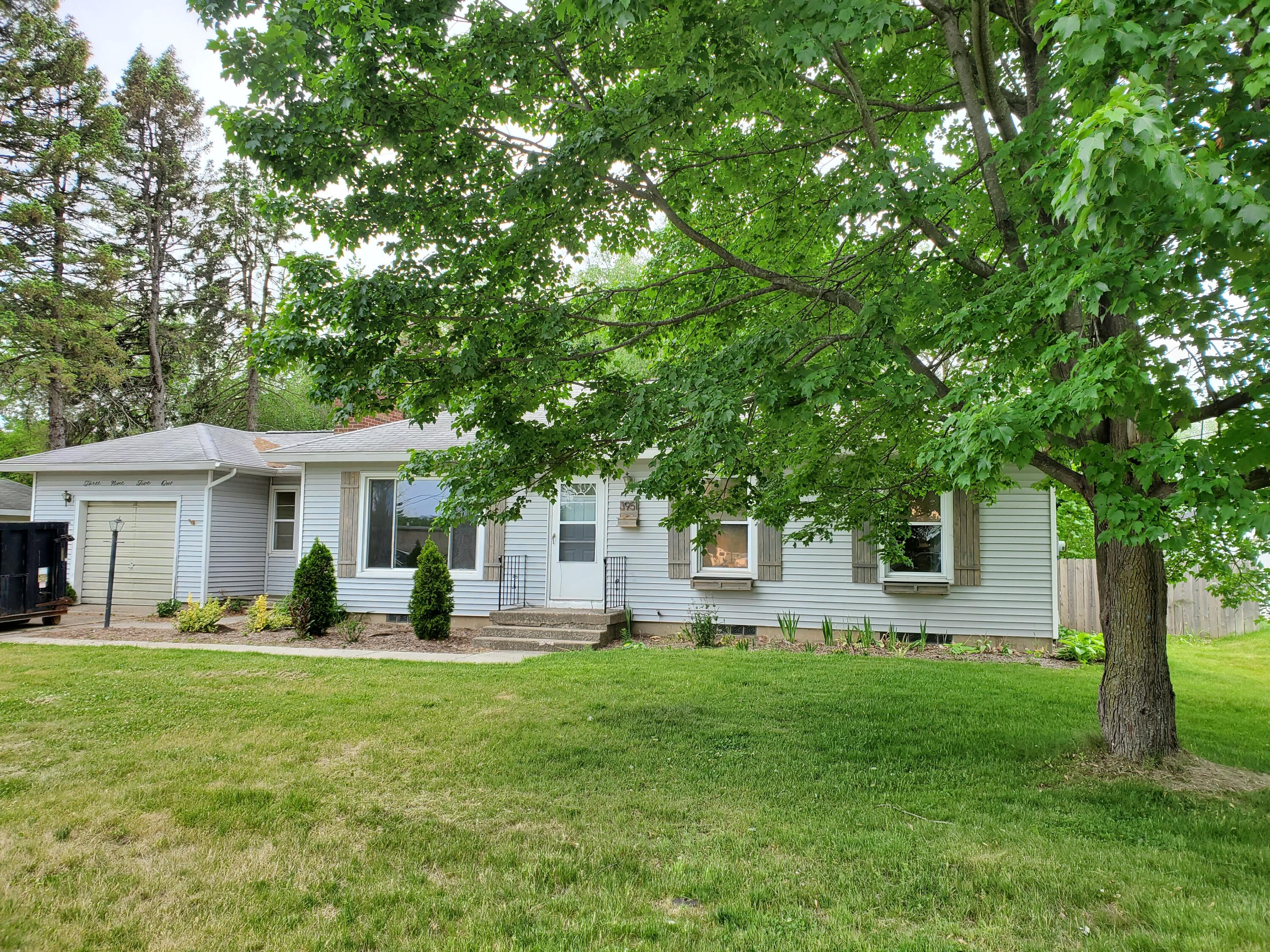 3951 Suburban Shores Dr, Grand Rapids, MI 49525 MLS 21019514