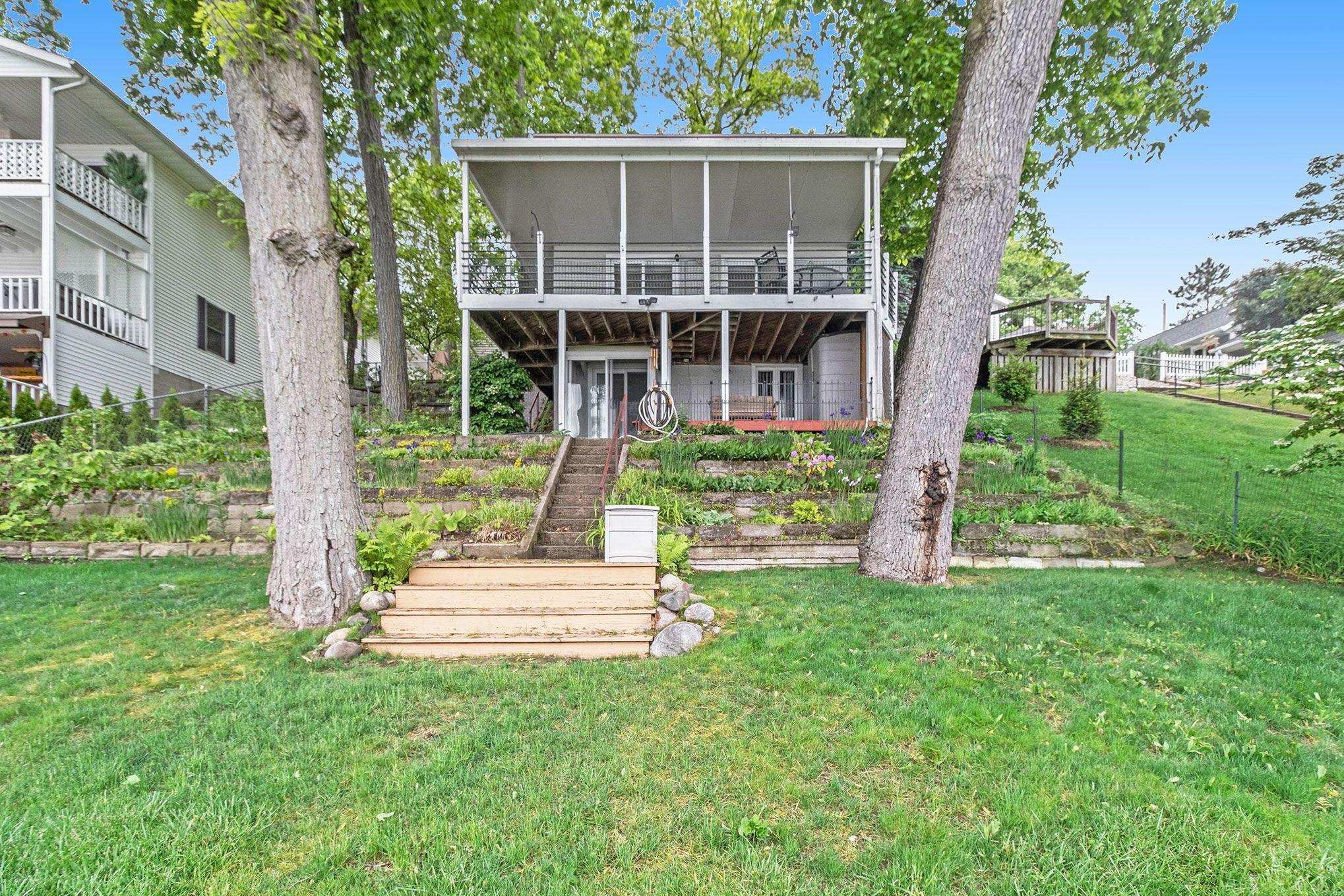 14821 N Barton Lake Dr, Vicksburg, MI 49097 MLS 21020688 Coldwell