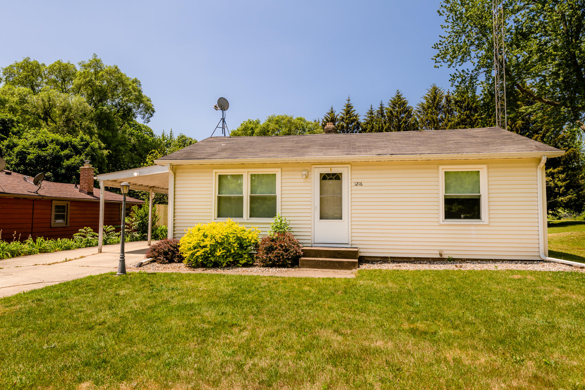 1216 N Benton Center Rd, Benton Harbor, MI 49022 MLS 21022327