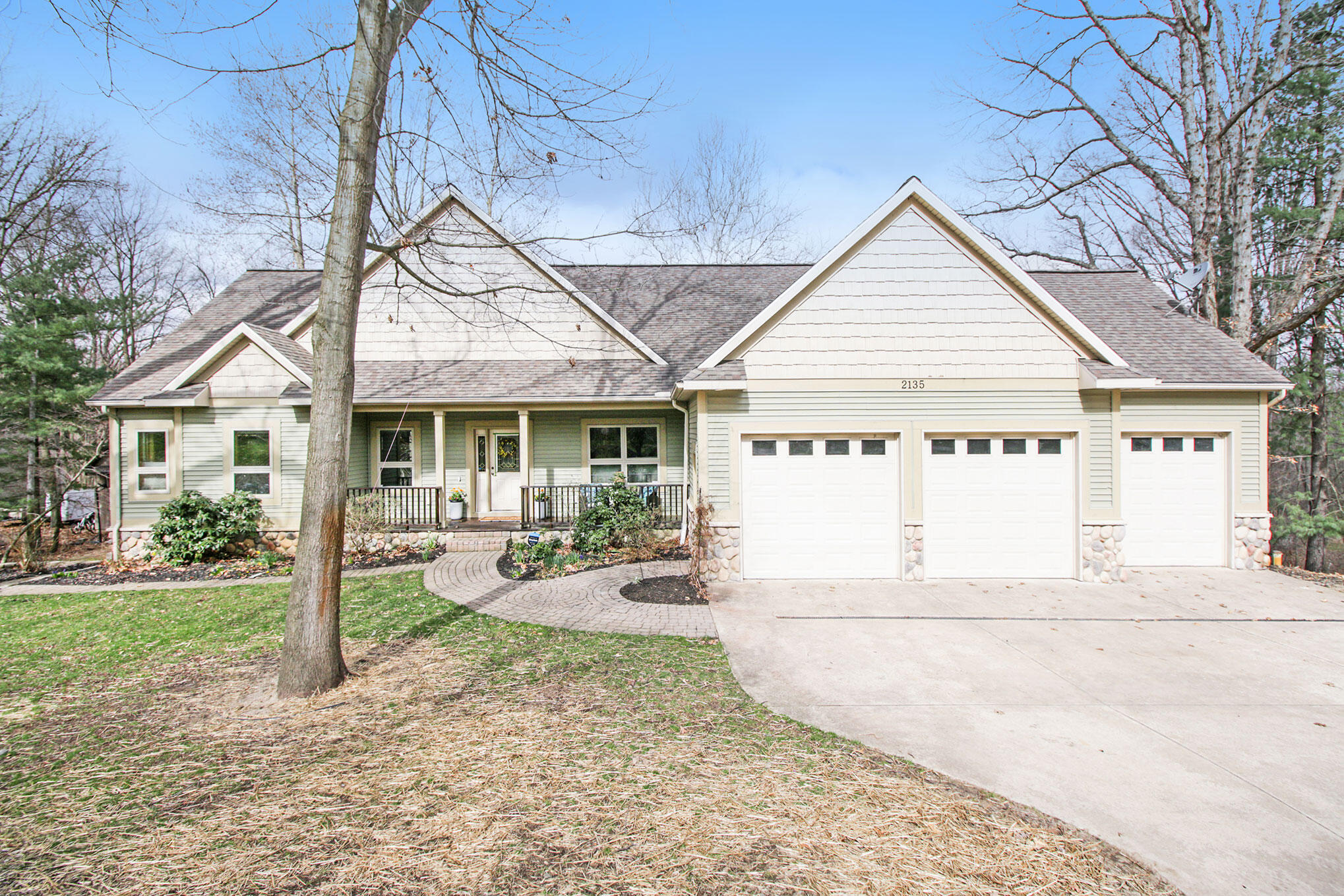 2135 Hilltop View Dr, Dorr, MI 49323 MLS 22013333 Coldwell Banker