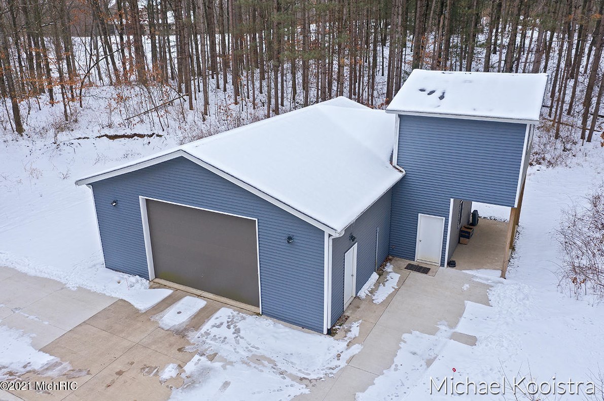 10100 Deer Creek Dr, Ada MI 49301-9150 exterior