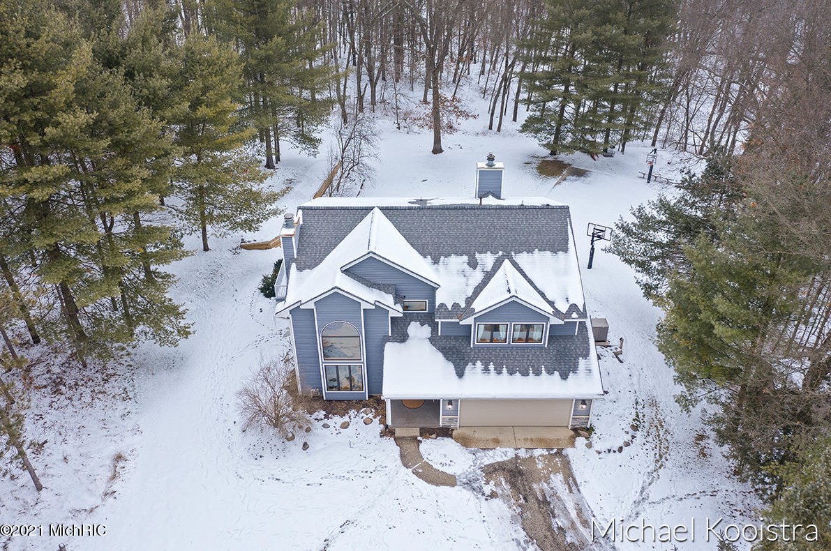 10100 Deer Creek Dr, Ada MI 49301-9150 exterior