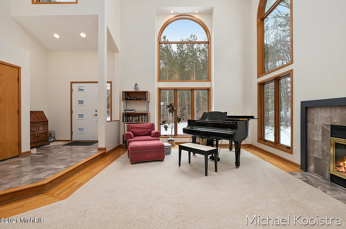 10100 Deer Creek Dr, Ada MI 49301-9150 exterior