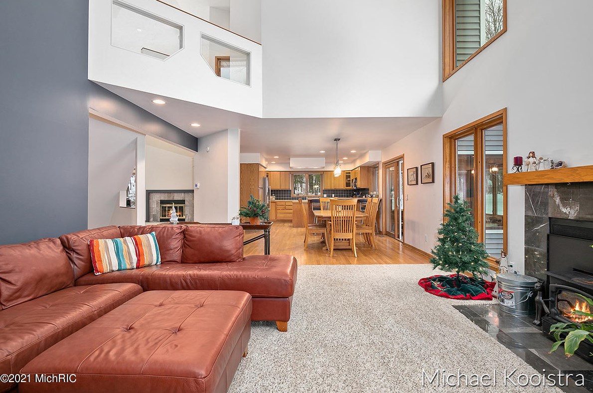 10100 Deer Creek Dr, Ada MI 49301-9150 exterior