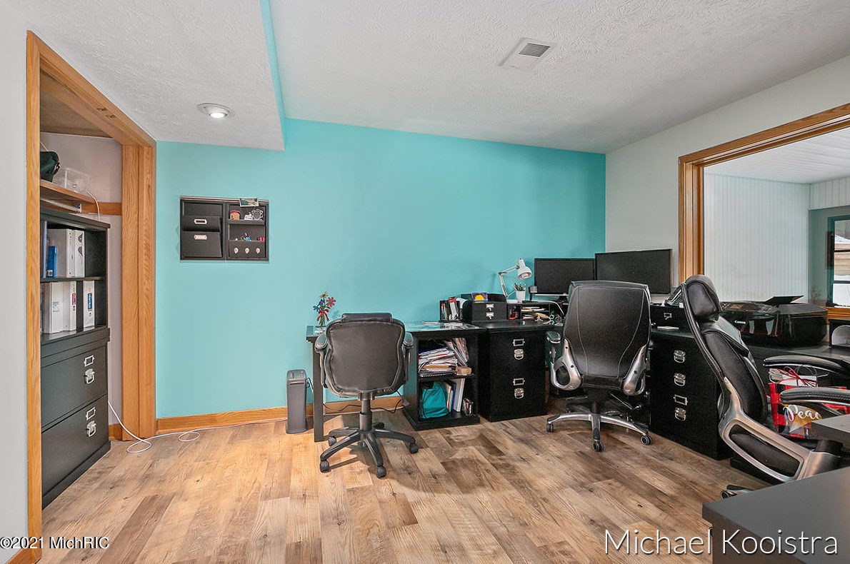 10100 Deer Creek Dr, Ada MI 49301-9150 exterior