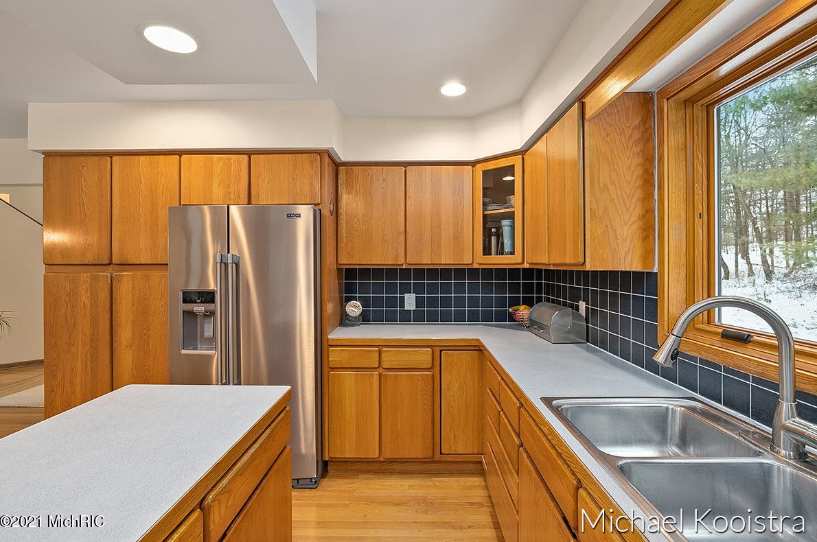 10100 Deer Creek Dr, Ada MI 49301-9150 exterior