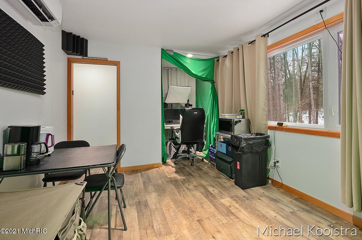 10100 Deer Creek Dr, Ada MI 49301-9150 exterior