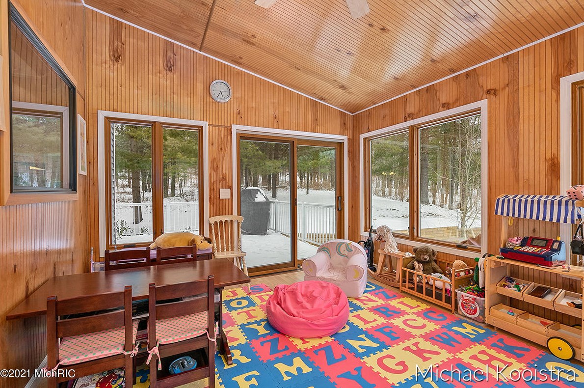 10100 Deer Creek Dr, Ada MI 49301-9150 exterior