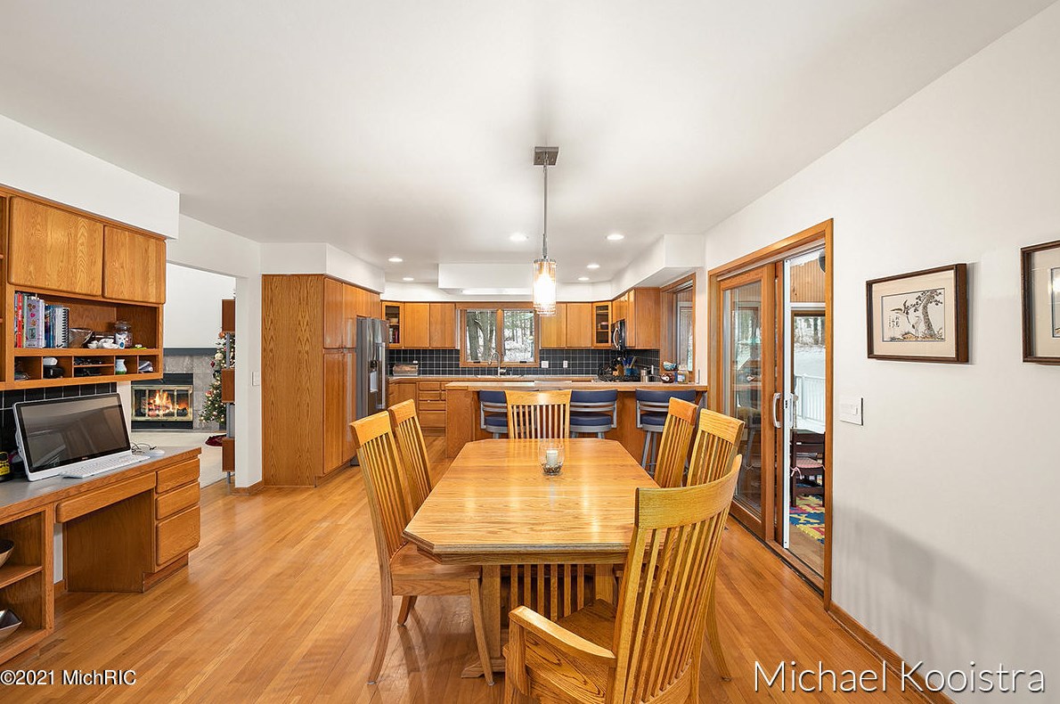 10100 Deer Creek Dr, Ada MI 49301-9150 exterior