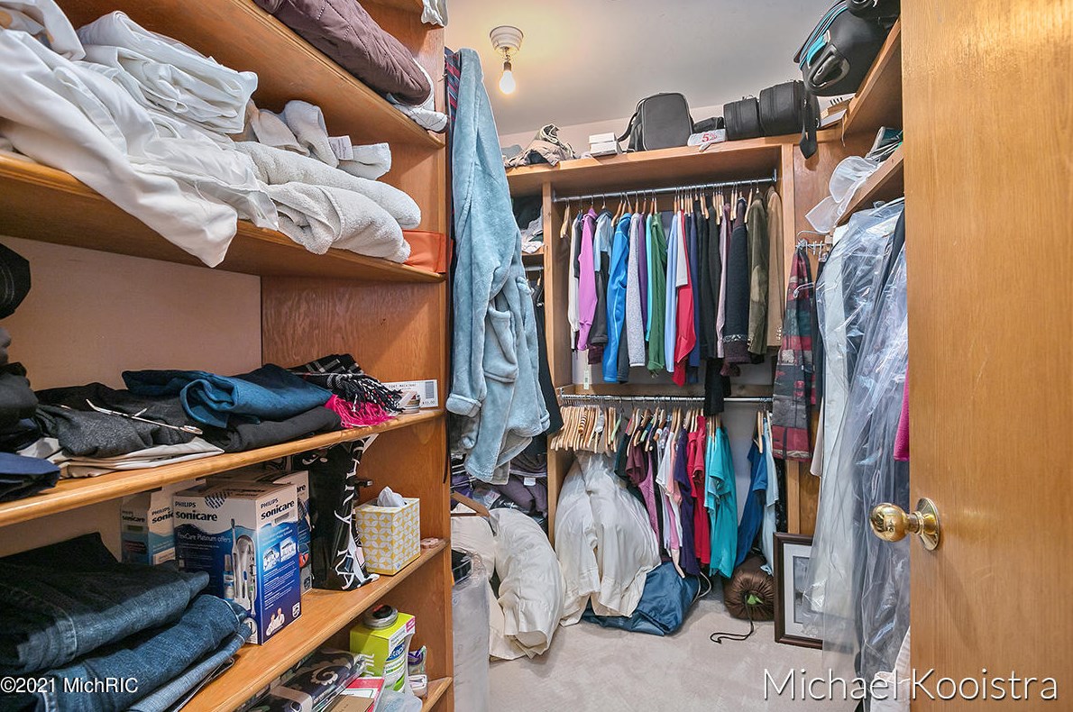 10100 Deer Creek Dr, Ada MI 49301-9150 exterior