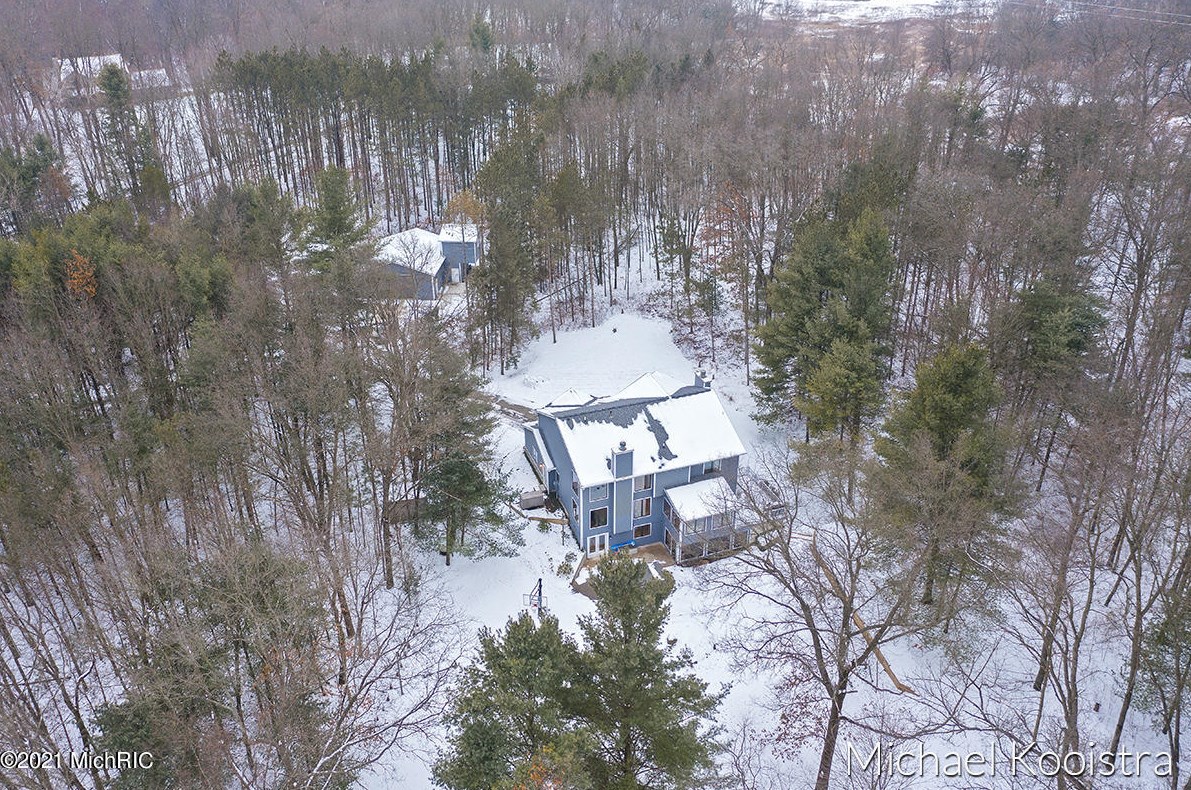 10100 Deer Creek Dr, Ada MI 49301-9150 exterior