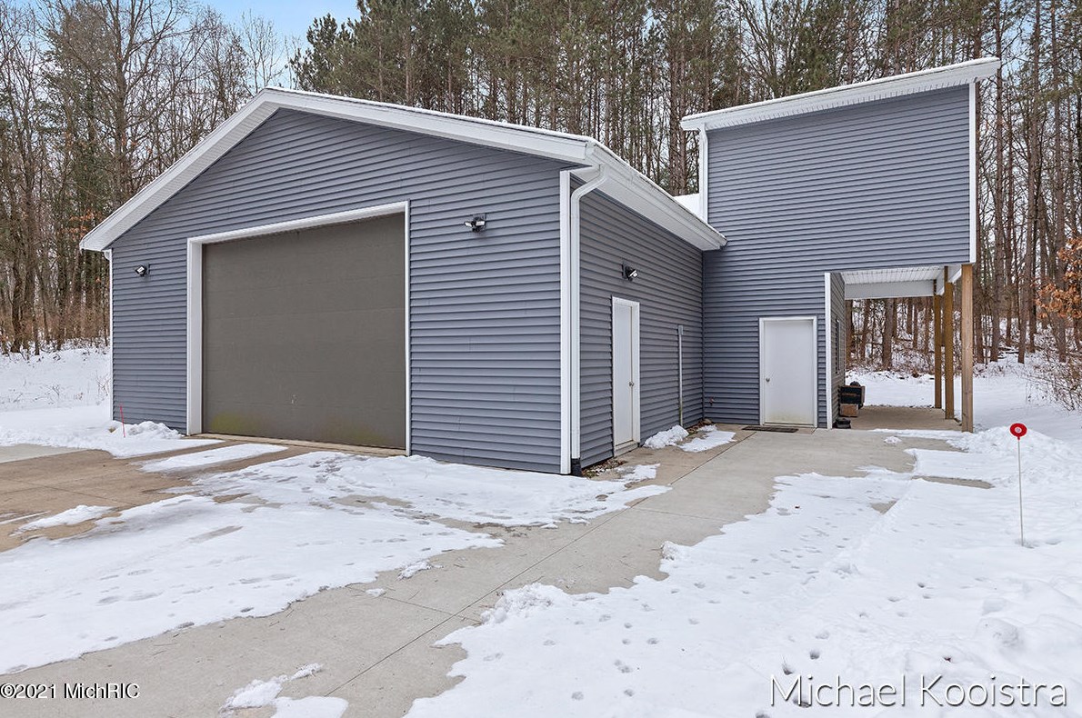 10100 Deer Creek Dr, Ada MI 49301-9150 exterior