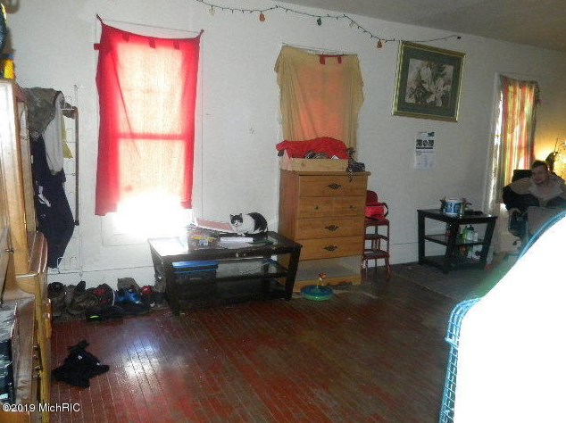 283 Grand Ave, Meskegon MI 49441-2103 exterior