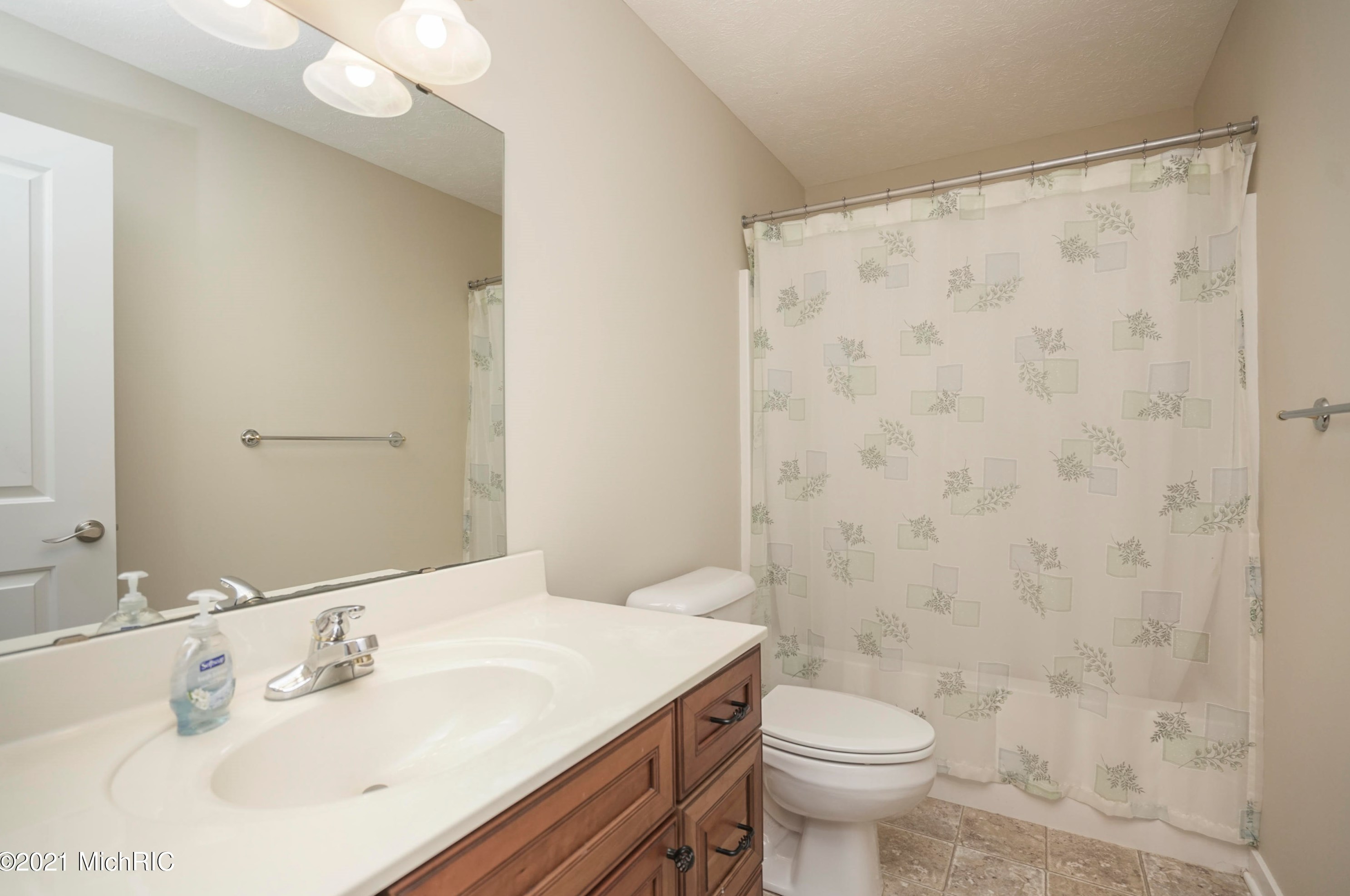 3682 Creekside Dr, Dorr MI 49323-9094 exterior