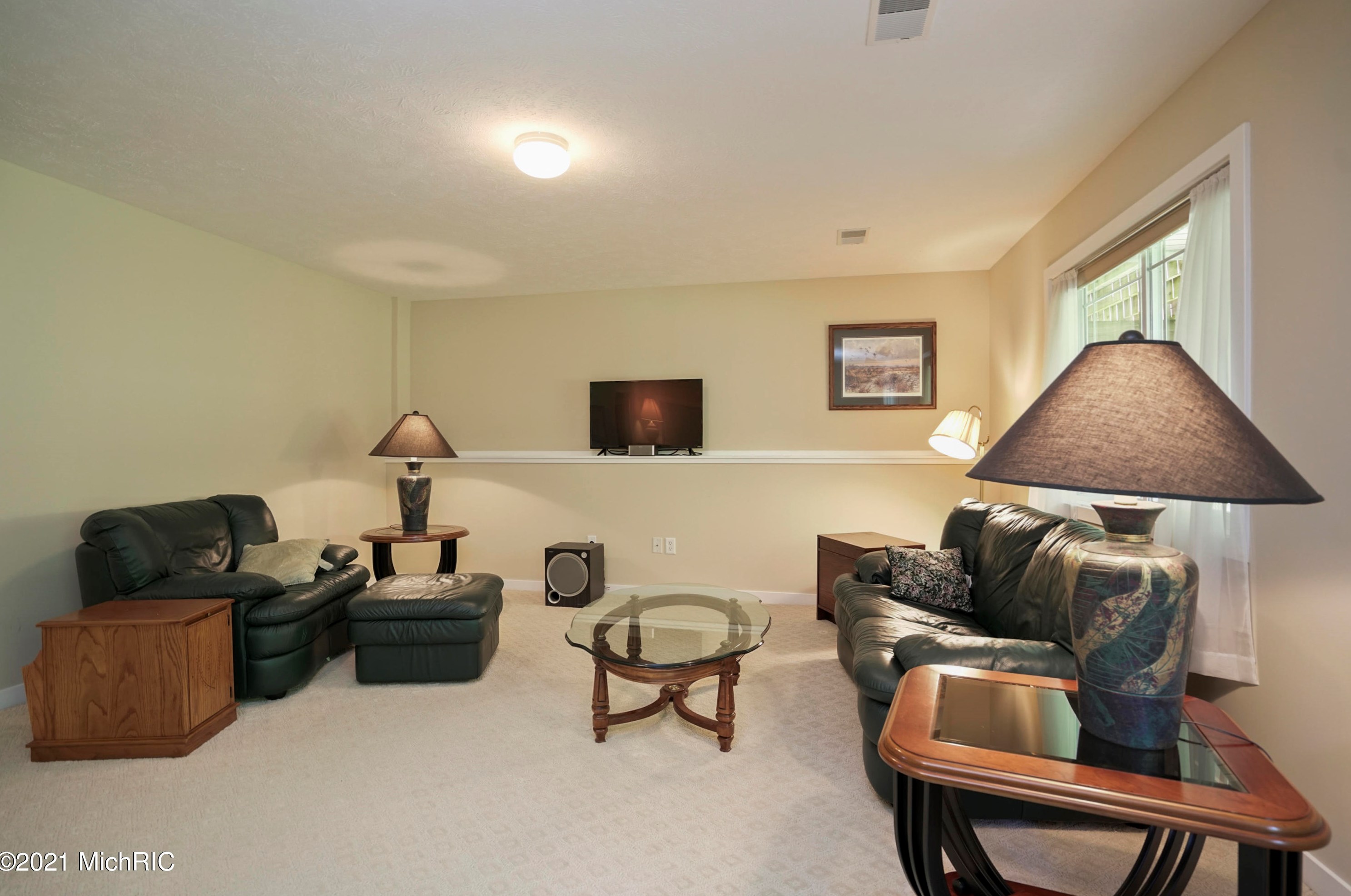 3682 Creekside Dr, Dorr MI 49323-9094 exterior