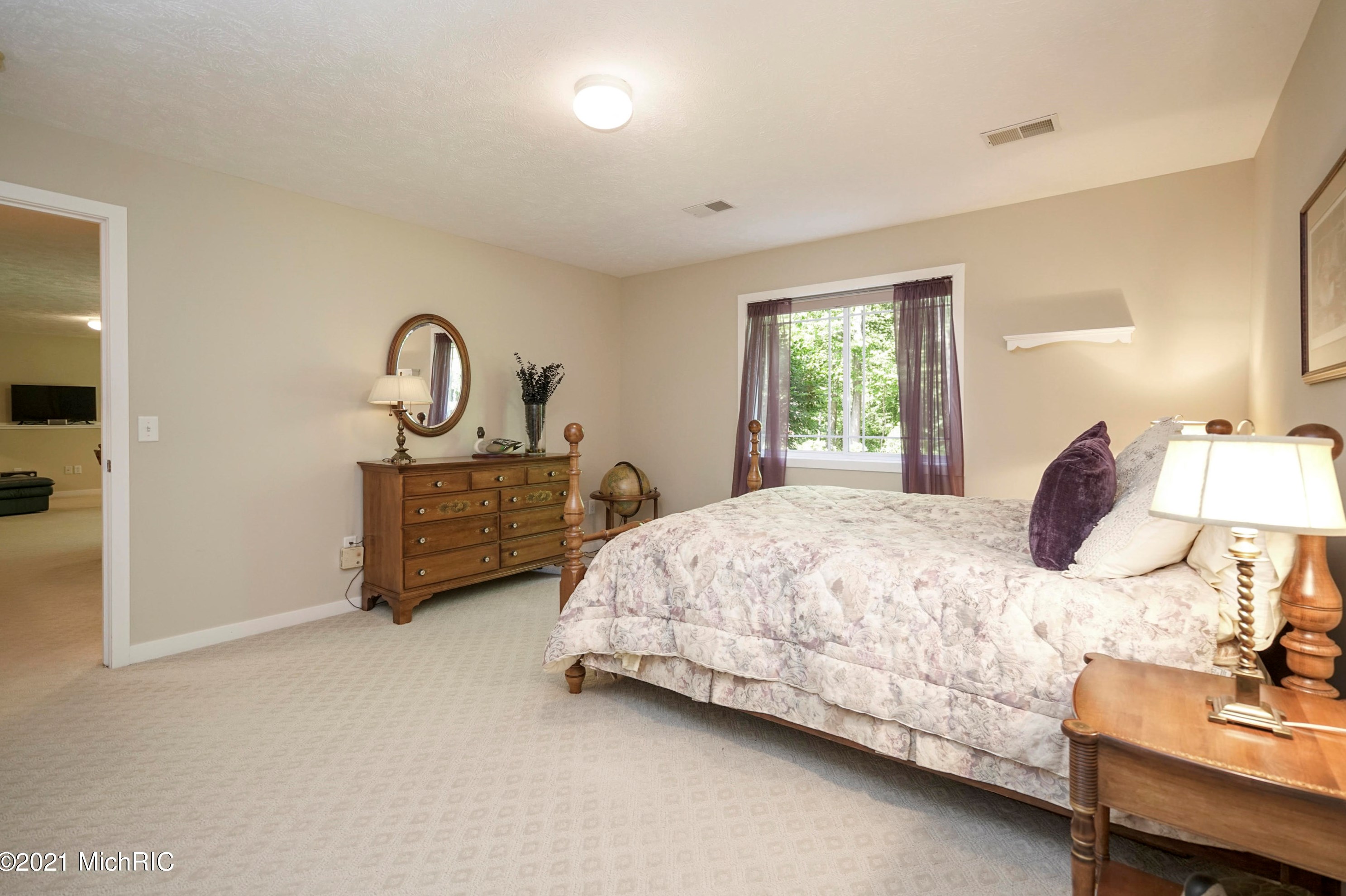 3682 Creekside Dr, Dorr MI 49323-9094 exterior