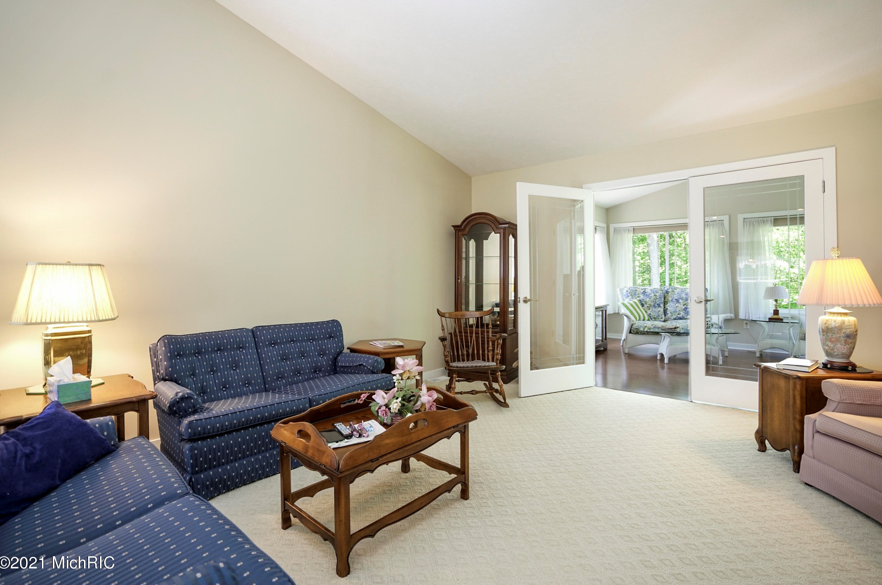 3682 Creekside Dr, Dorr MI 49323-9094 exterior