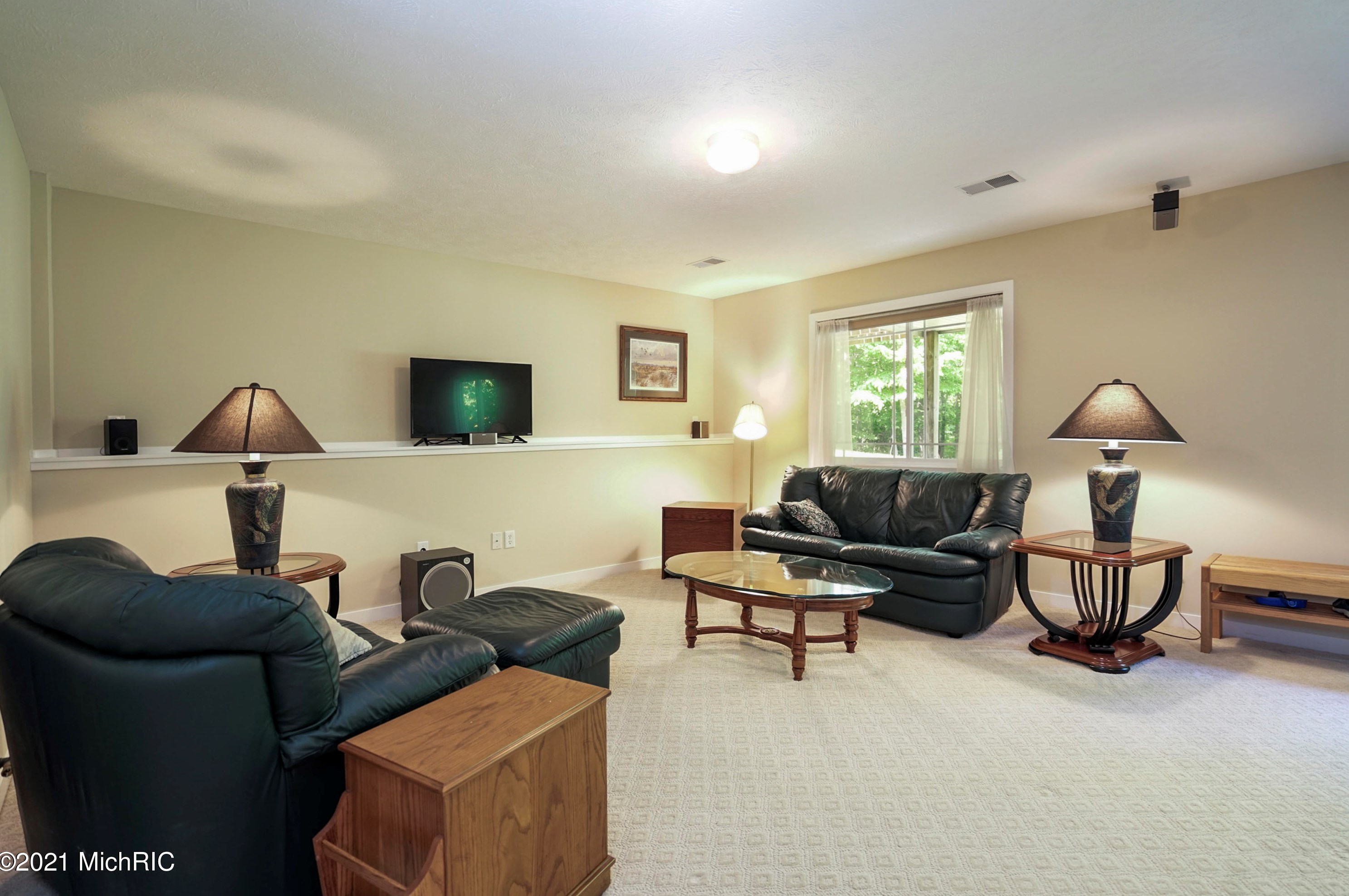 3682 Creekside Dr, Dorr MI 49323-9094 exterior