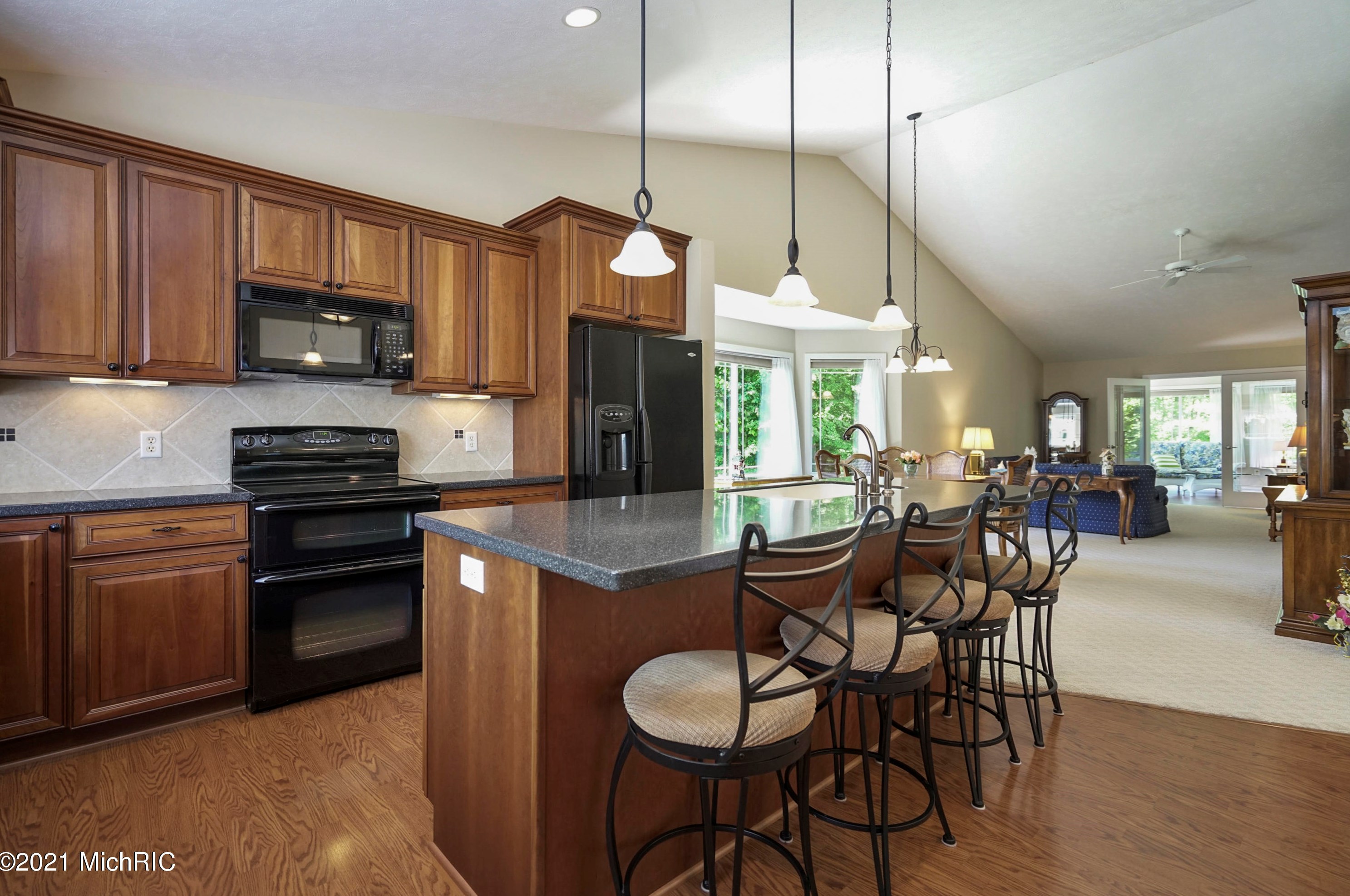 3682 Creekside Dr, Dorr MI 49323-9094 exterior