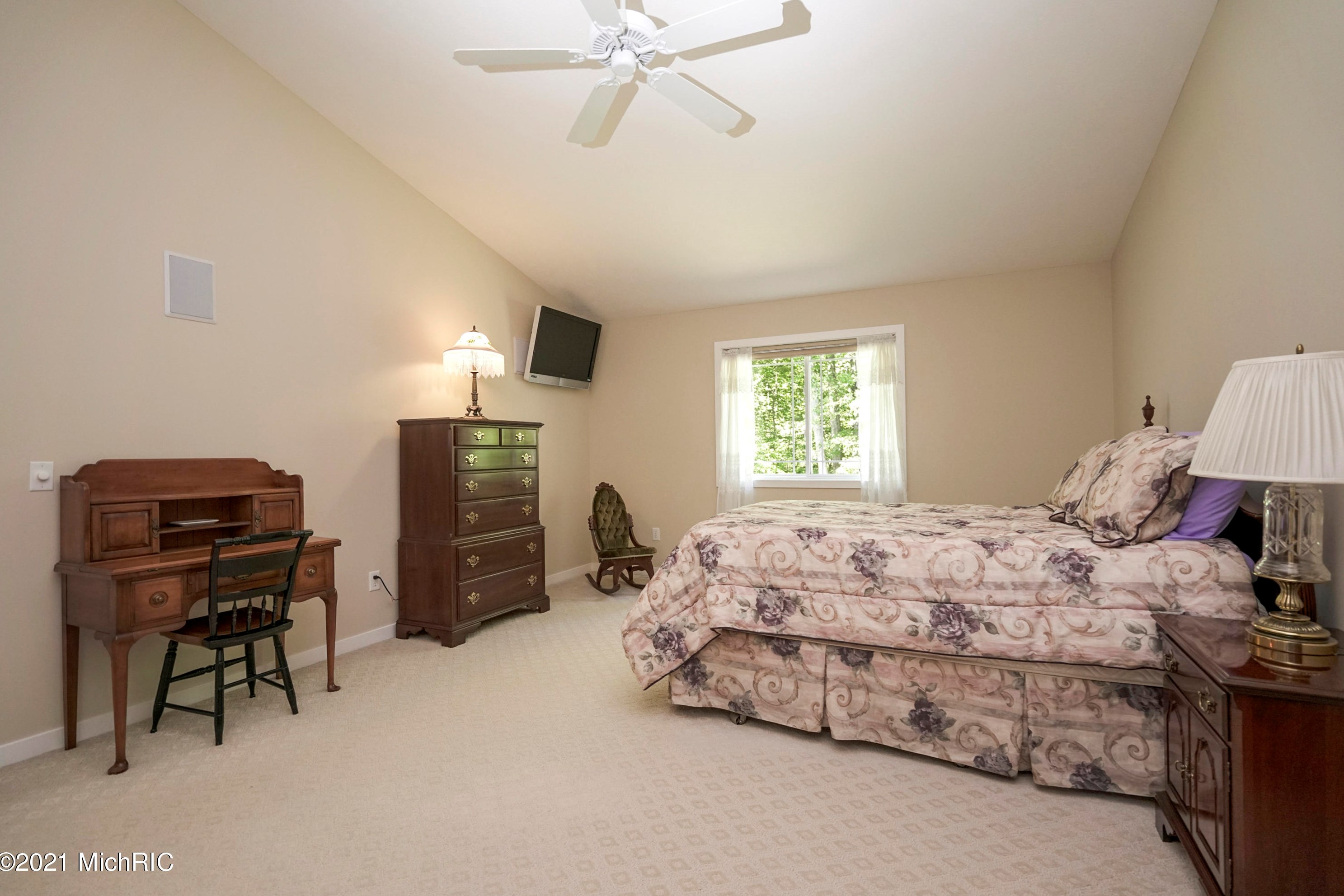 3682 Creekside Dr, Dorr MI 49323-9094 exterior