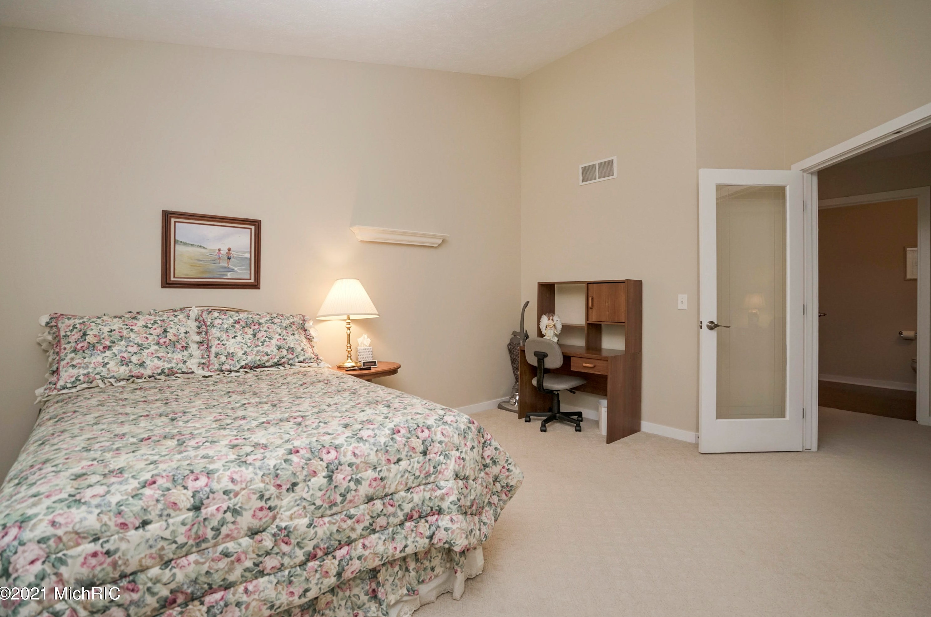 3682 Creekside Dr, Dorr MI 49323-9094 exterior