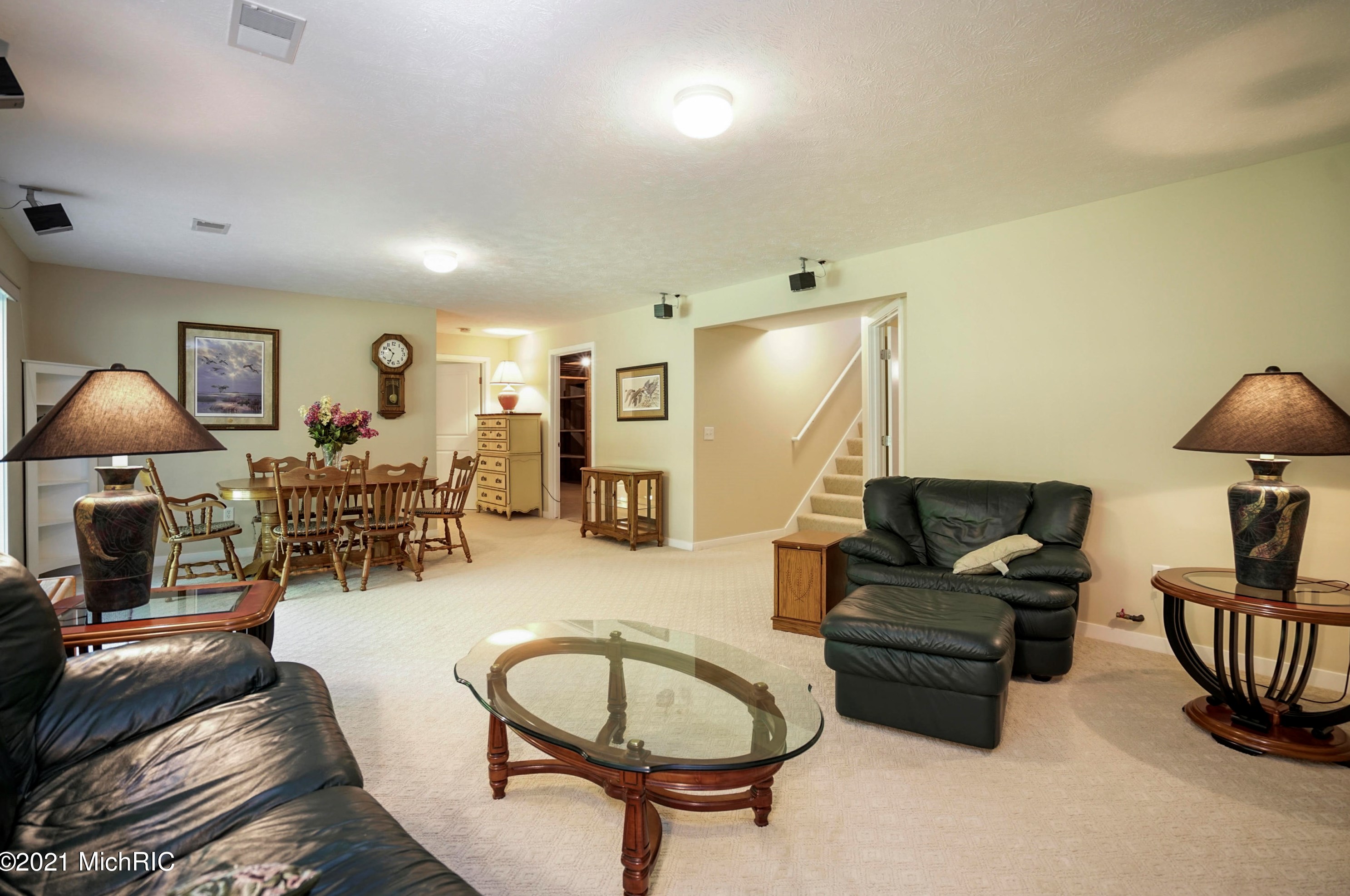 3682 Creekside Dr, Dorr MI 49323-9094 exterior