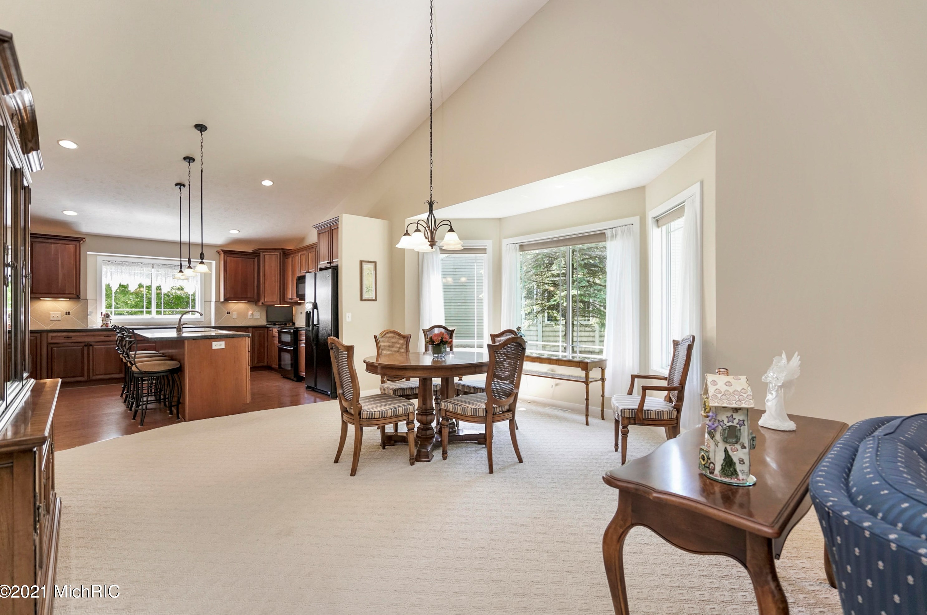 3682 Creekside Dr, Dorr MI 49323-9094 exterior