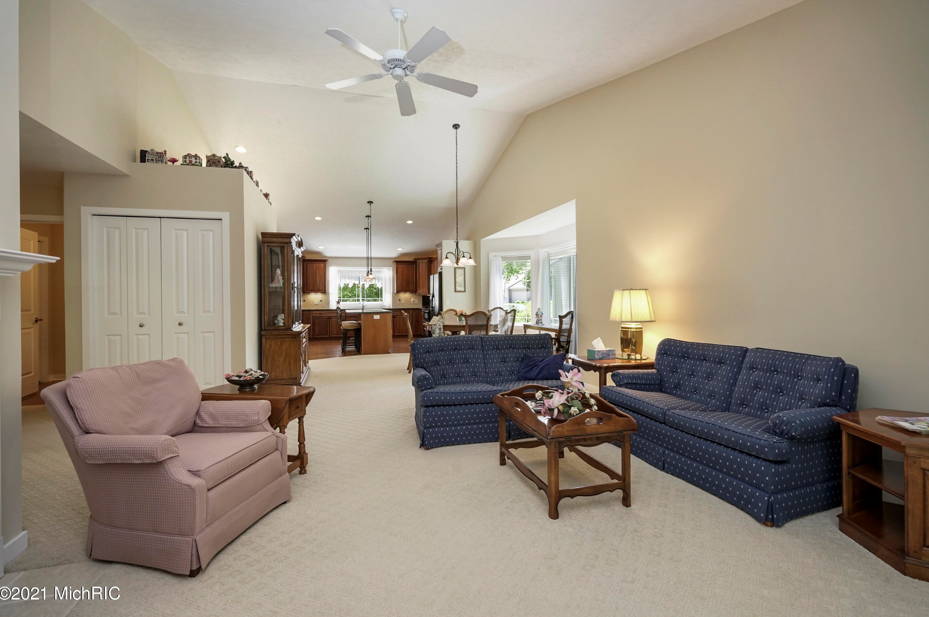 3682 Creekside Dr, Dorr MI 49323-9094 exterior