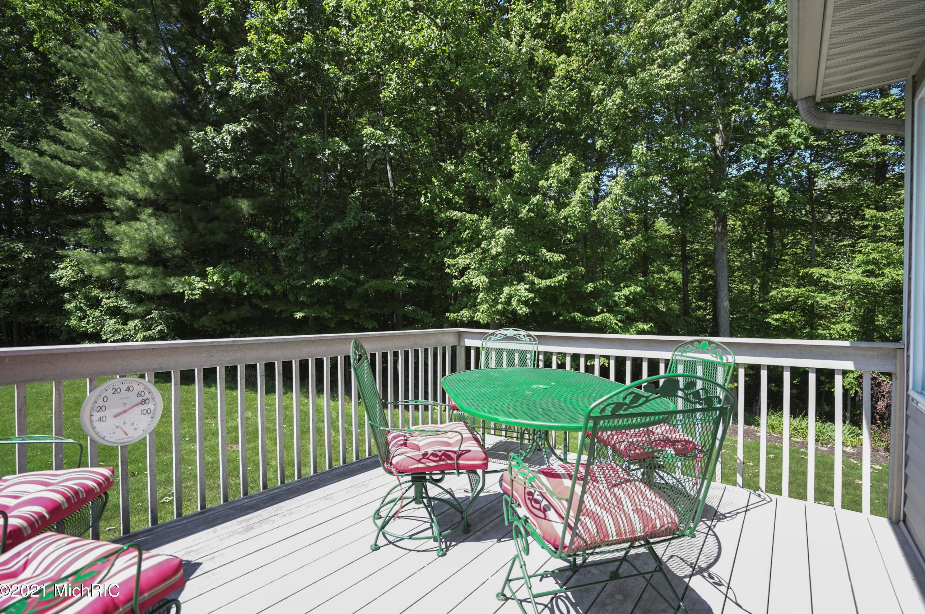 3682 Creekside Dr, Dorr MI 49323-9094 exterior