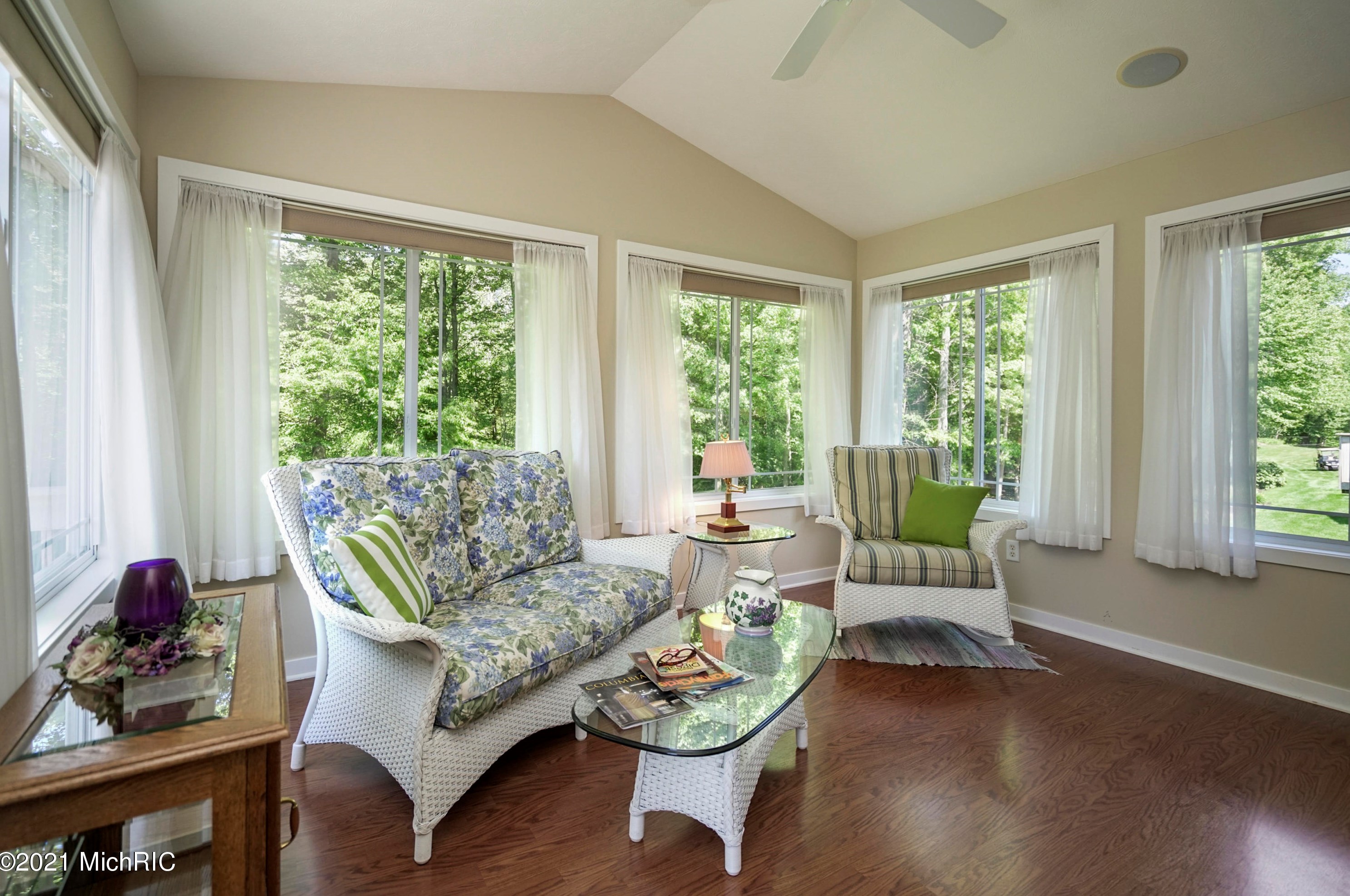 3682 Creekside Dr, Dorr MI 49323-9094 exterior