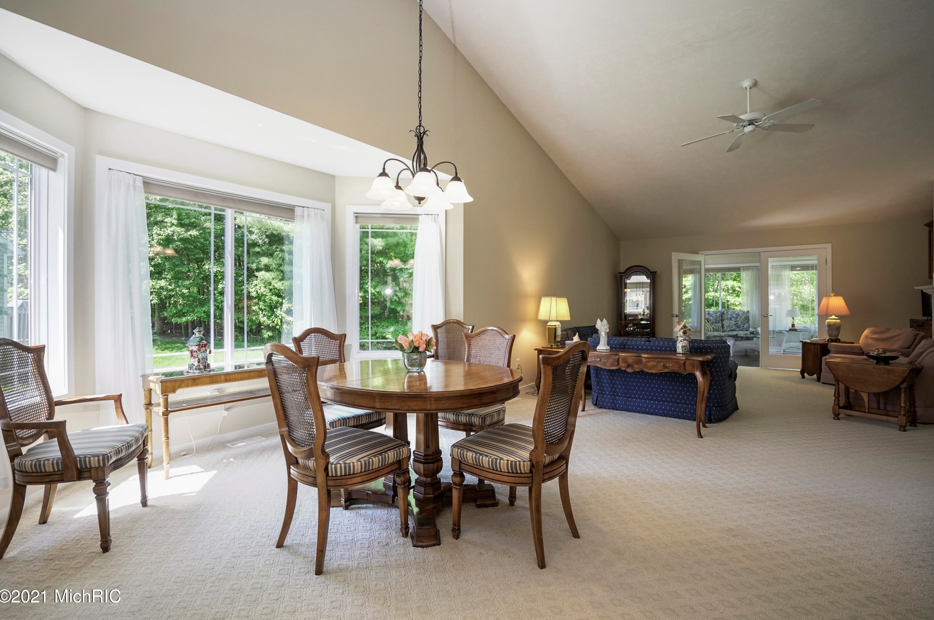 3682 Creekside Dr, Dorr MI 49323-9094 exterior