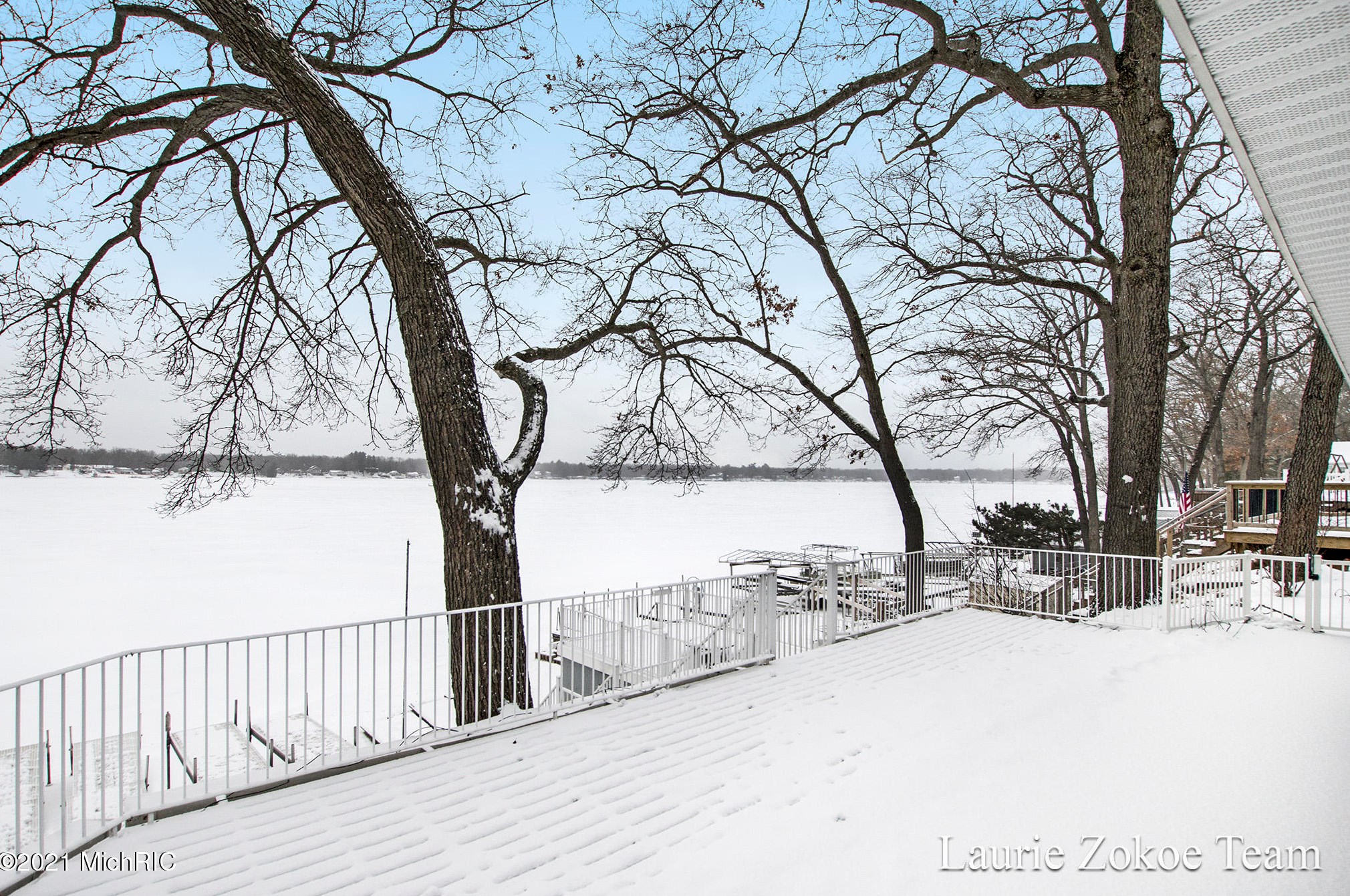 7849 Minising Point Dr, Baldwin MI 49304-8775 exterior