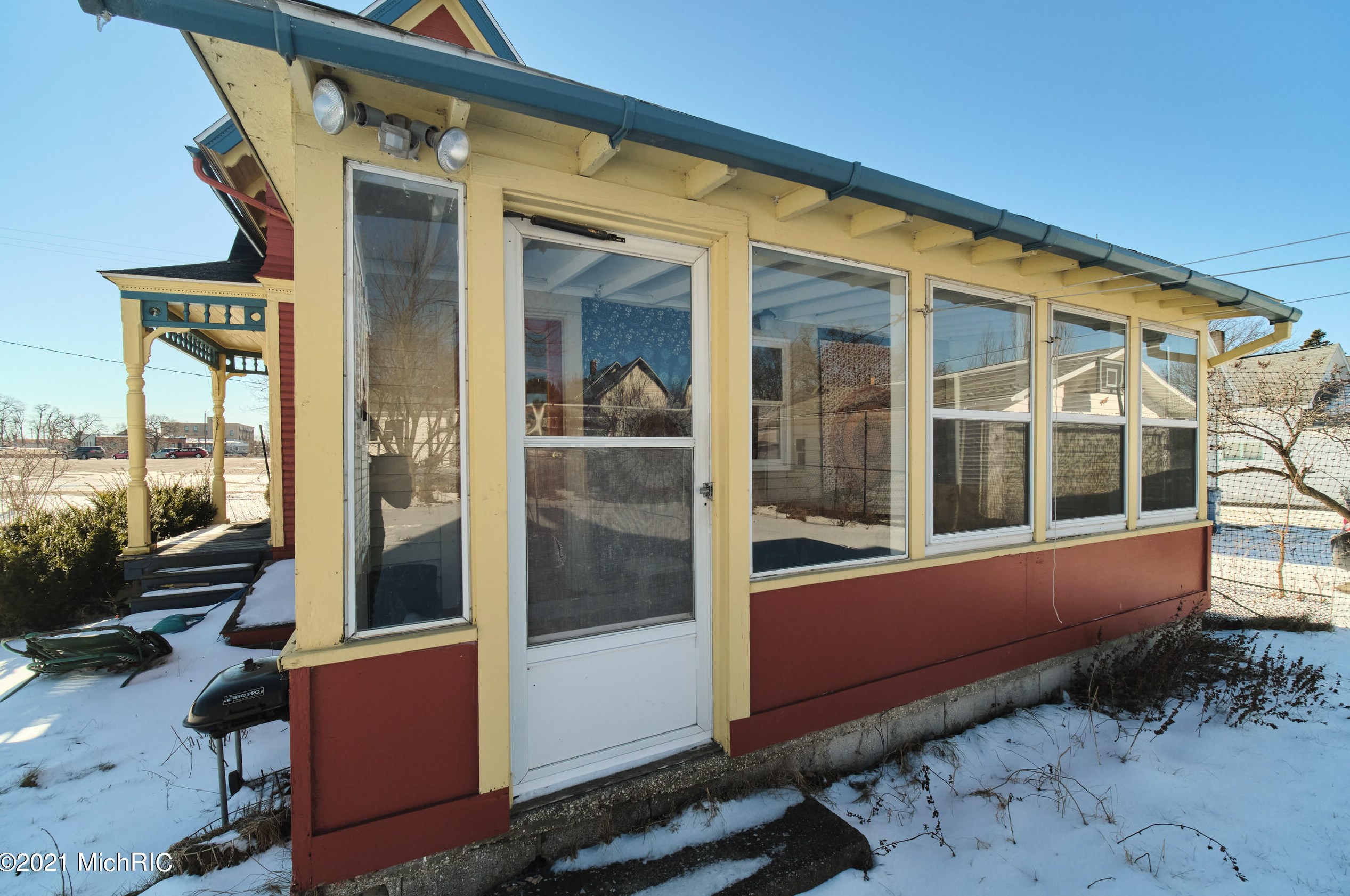 158 Taylor St, Stronach MI 49660-1251 exterior