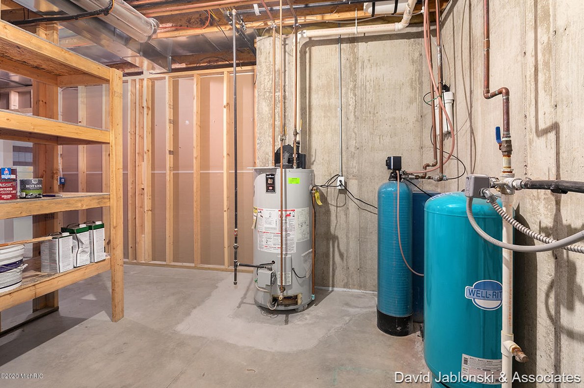 4483 Chicory Ct, Wayland MI 49348-8921 exterior